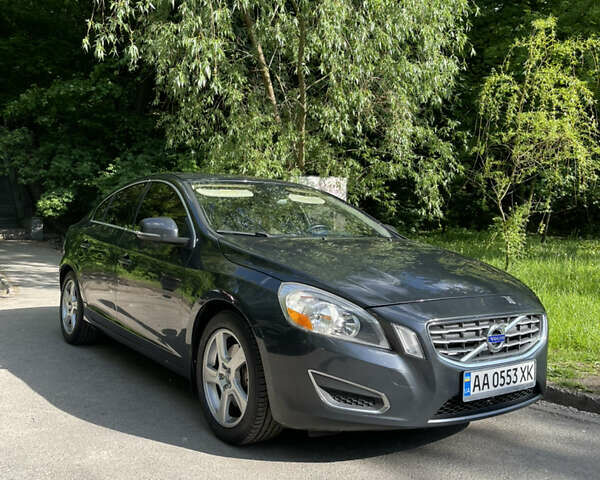 Серый Вольво С60, объемом двигателя 2.52 л и пробегом 250 тыс. км за 9250 $, фото 3 на Automoto.ua