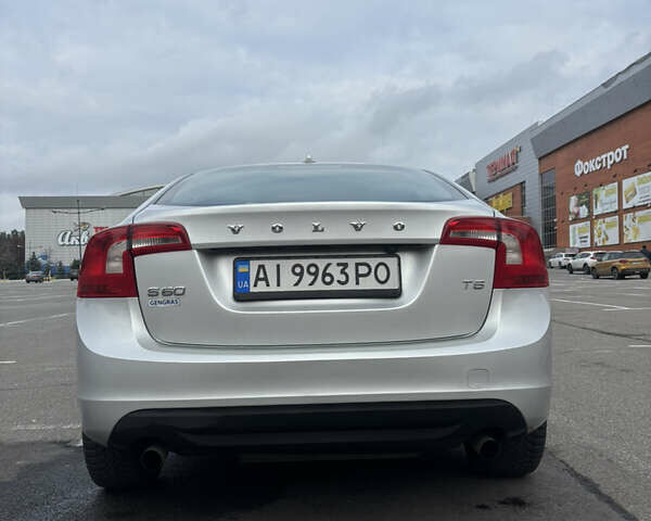 Серый Вольво С60, объемом двигателя 2.52 л и пробегом 230 тыс. км за 9800 $, фото 6 на Automoto.ua