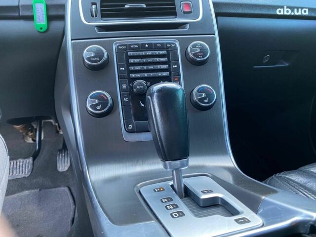 Серый Вольво С60, объемом двигателя 2.5 л и пробегом 154 тыс. км за 7000 $, фото 12 на Automoto.ua