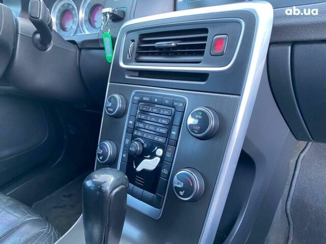 Серый Вольво С60, объемом двигателя 2.5 л и пробегом 154 тыс. км за 7000 $, фото 22 на Automoto.ua