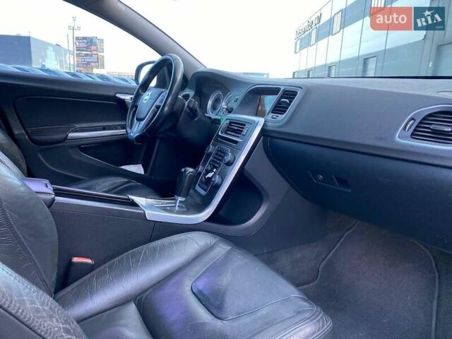 Серый Вольво С60, объемом двигателя 2.5 л и пробегом 154 тыс. км за 7000 $, фото 23 на Automoto.ua