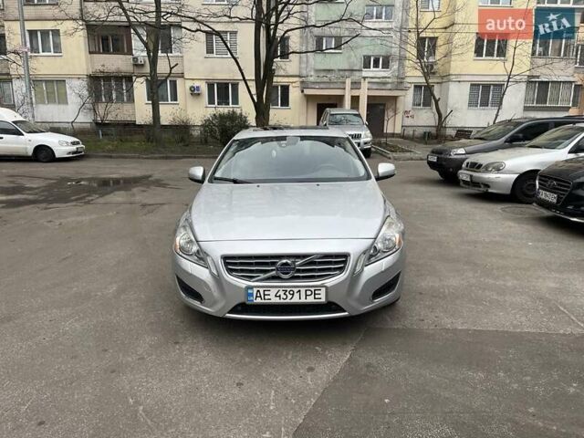 Серый Вольво С60, объемом двигателя 2.52 л и пробегом 181 тыс. км за 10200 $, фото 6 на Automoto.ua