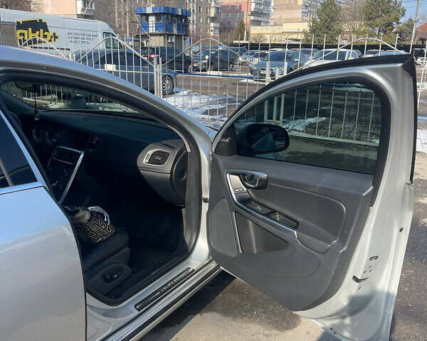 Сірий Вольво С60, об'ємом двигуна 2.52 л та пробігом 200 тис. км за 8200 $, фото 13 на Automoto.ua