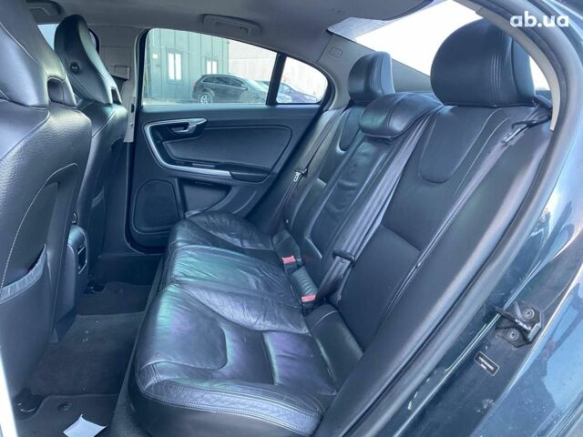 Серый Вольво С60, объемом двигателя 2.5 л и пробегом 154 тыс. км за 7000 $, фото 17 на Automoto.ua