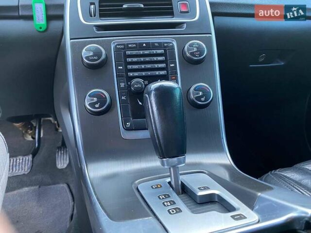 Серый Вольво С60, объемом двигателя 2.5 л и пробегом 154 тыс. км за 7000 $, фото 12 на Automoto.ua