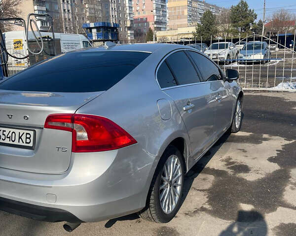 Сірий Вольво С60, об'ємом двигуна 2.52 л та пробігом 200 тис. км за 8200 $, фото 19 на Automoto.ua