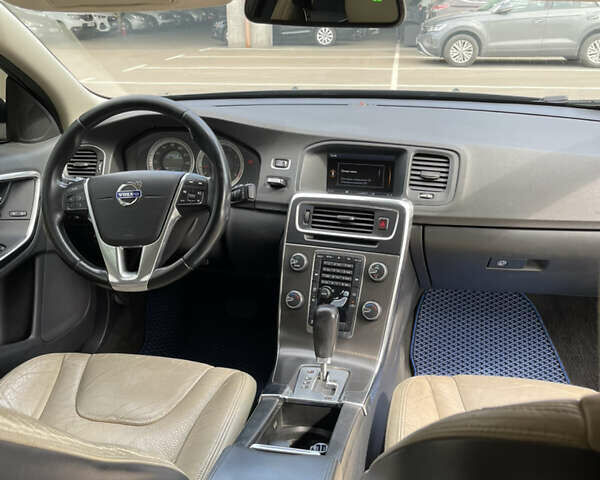 Серый Вольво С60, объемом двигателя 2.52 л и пробегом 250 тыс. км за 9250 $, фото 10 на Automoto.ua