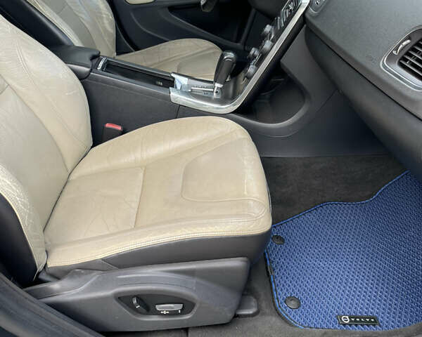 Серый Вольво С60, объемом двигателя 2.52 л и пробегом 250 тыс. км за 9250 $, фото 9 на Automoto.ua