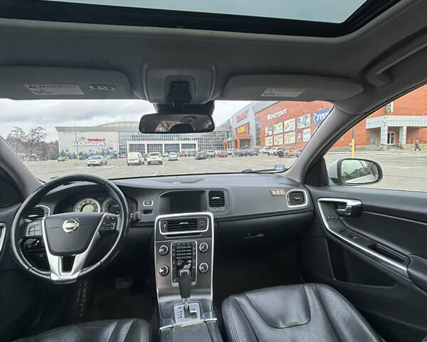 Серый Вольво С60, объемом двигателя 2.52 л и пробегом 230 тыс. км за 9800 $, фото 7 на Automoto.ua