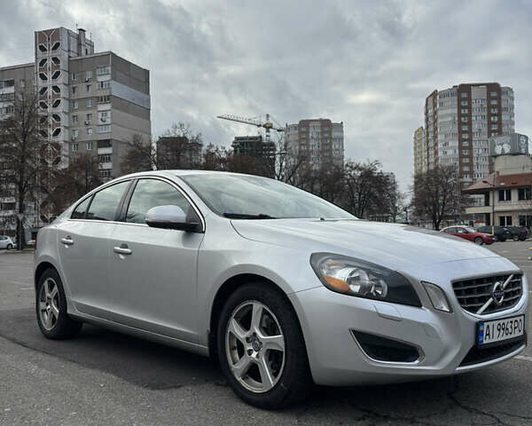 Серый Вольво С60, объемом двигателя 2.52 л и пробегом 230 тыс. км за 9800 $, фото 3 на Automoto.ua