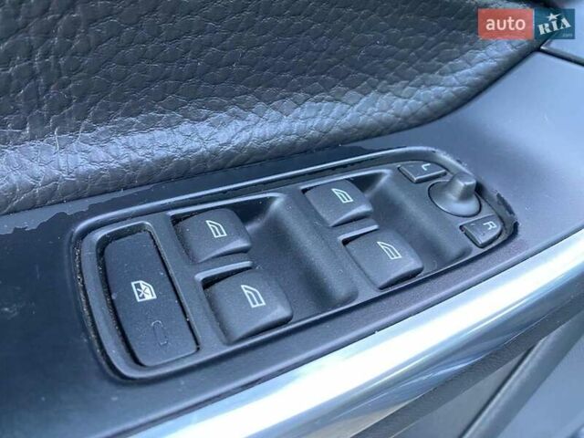 Серый Вольво С60, объемом двигателя 2.5 л и пробегом 154 тыс. км за 7000 $, фото 8 на Automoto.ua