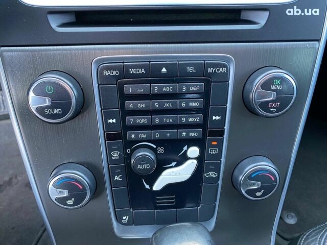 Серый Вольво С60, объемом двигателя 2.5 л и пробегом 154 тыс. км за 7000 $, фото 14 на Automoto.ua