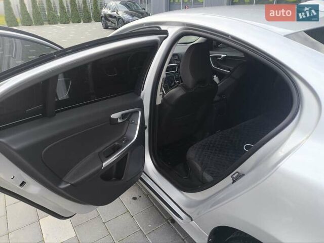 Вольво С60 2011 в Трускавце на Automoto.ua Серый Вольво С60, объемом двигателя 1.6 л и пробегом 232 тыс. км за 10000 $, фото 13 на Automoto.ua