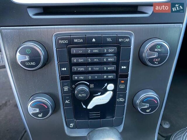 Серый Вольво С60, объемом двигателя 2.5 л и пробегом 154 тыс. км за 7000 $, фото 14 на Automoto.ua