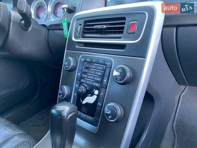 Серый Вольво С60, объемом двигателя 2.5 л и пробегом 154 тыс. км за 7000 $, фото 22 на Automoto.ua