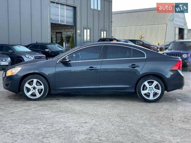 Серый Вольво С60, объемом двигателя 2.5 л и пробегом 154 тыс. км за 7000 $, фото 5 на Automoto.ua