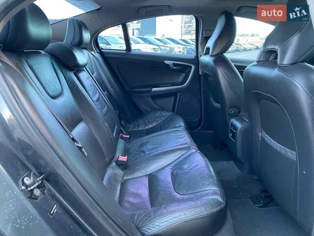 Серый Вольво С60, объемом двигателя 2.5 л и пробегом 154 тыс. км за 7000 $, фото 19 на Automoto.ua