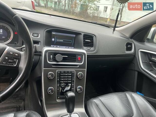 Серый Вольво С60, объемом двигателя 2.52 л и пробегом 181 тыс. км за 10200 $, фото 4 на Automoto.ua