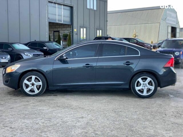 Серый Вольво С60, объемом двигателя 2.5 л и пробегом 154 тыс. км за 7000 $, фото 5 на Automoto.ua