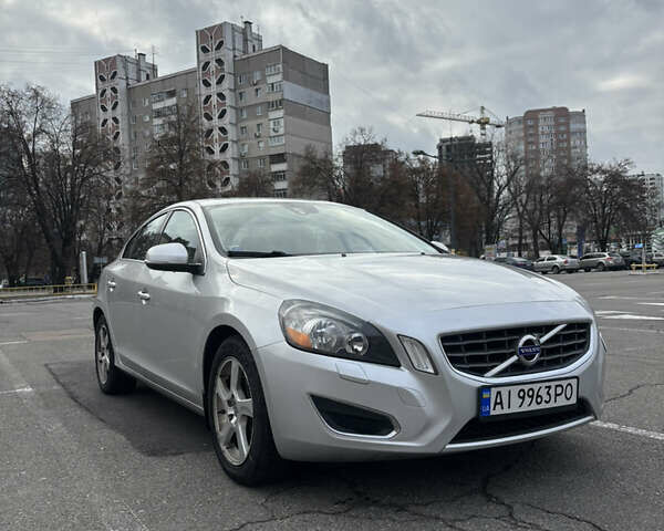 Серый Вольво С60, объемом двигателя 2.52 л и пробегом 230 тыс. км за 9800 $, фото 1 на Automoto.ua