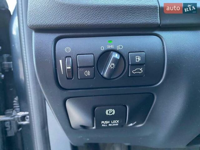 Серый Вольво С60, объемом двигателя 2.5 л и пробегом 154 тыс. км за 7000 $, фото 9 на Automoto.ua