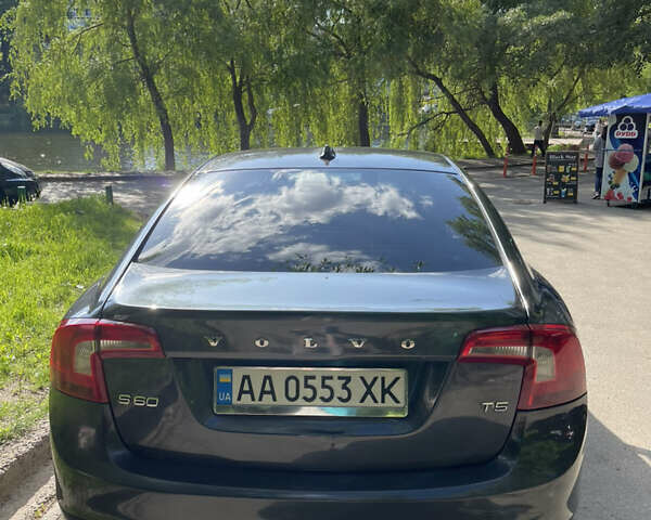 Серый Вольво С60, объемом двигателя 2.52 л и пробегом 250 тыс. км за 9250 $, фото 5 на Automoto.ua