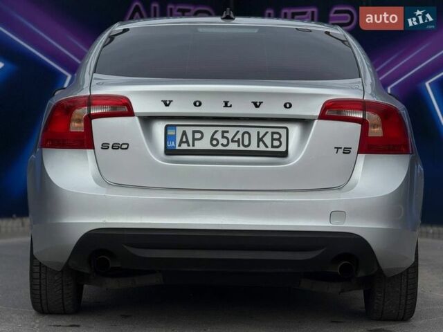 Серый Вольво С60, объемом двигателя 2.44 л и пробегом 220 тыс. км за 9999 $, фото 4 на Automoto.ua