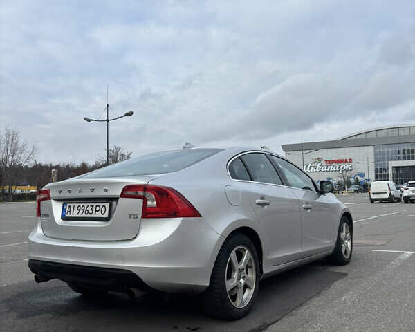 Серый Вольво С60, объемом двигателя 2.52 л и пробегом 230 тыс. км за 9800 $, фото 4 на Automoto.ua