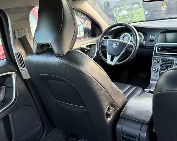 Вольво С60 2011 в Староконстантинов на Automoto.ua Серый Вольво С60, объемом двигателя 2.52 л и пробегом 250 тыс. км за 9600 $, фото 11 на Automoto.ua