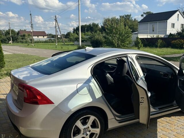 Сірий Вольво С60, об'ємом двигуна 2.5 л та пробігом 230 тис. км за 9800 $, фото 2 на Automoto.ua