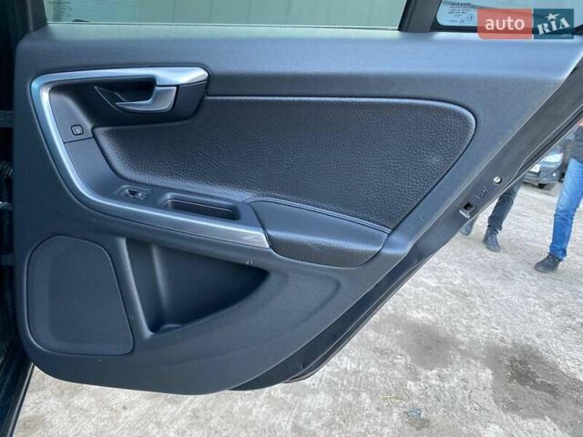 Серый Вольво С60, объемом двигателя 2.5 л и пробегом 154 тыс. км за 7000 $, фото 18 на Automoto.ua