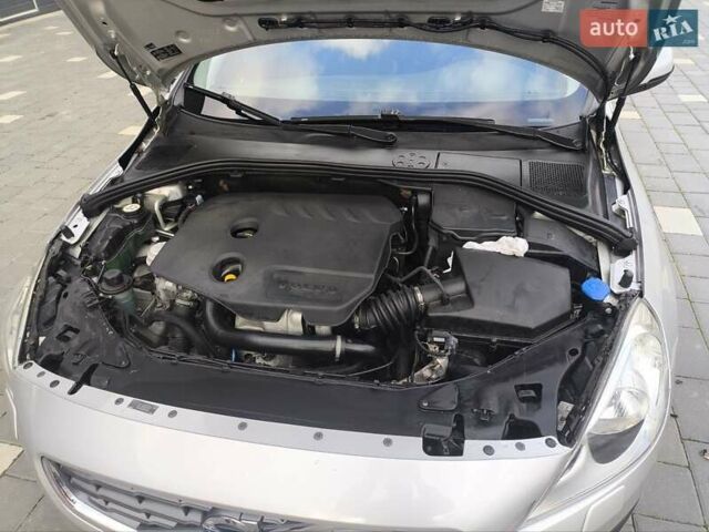 Вольво С60 2011 в Трускавце на Automoto.ua Серый Вольво С60, объемом двигателя 1.6 л и пробегом 232 тыс. км за 10000 $, фото 15 на Automoto.ua