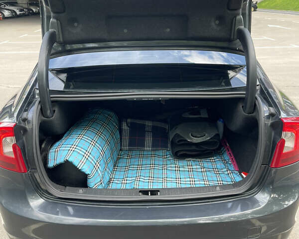 Серый Вольво С60, объемом двигателя 2.52 л и пробегом 250 тыс. км за 9250 $, фото 7 на Automoto.ua