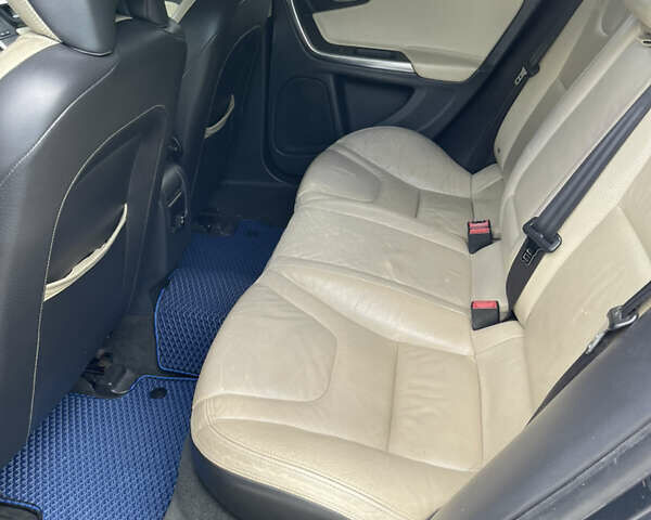 Серый Вольво С60, объемом двигателя 2.52 л и пробегом 250 тыс. км за 9250 $, фото 12 на Automoto.ua