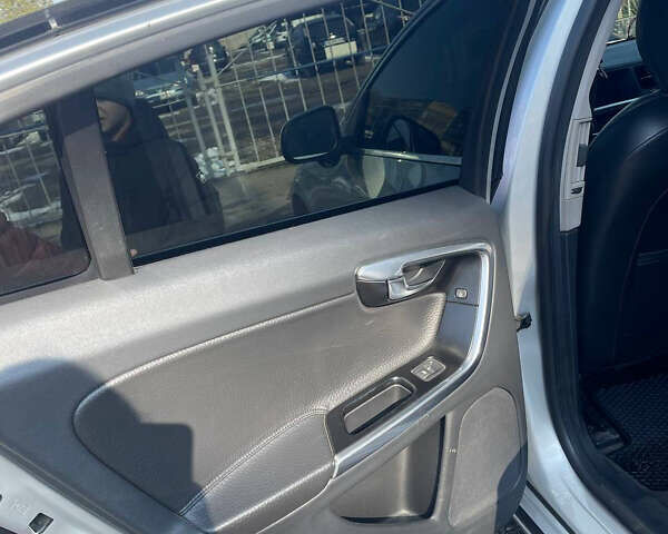 Сірий Вольво С60, об'ємом двигуна 2.52 л та пробігом 200 тис. км за 8200 $, фото 8 на Automoto.ua