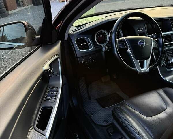 Вольво С60 2011 в Староконстантинов на Automoto.ua Серый Вольво С60, объемом двигателя 2.52 л и пробегом 250 тыс. км за 9600 $, фото 3 на Automoto.ua