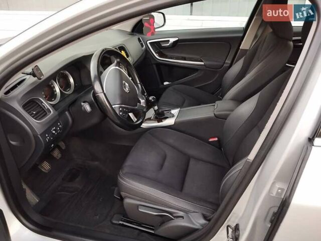 Серый Вольво С60, объемом двигателя 1.98 л и пробегом 204 тыс. км за 10300 $, фото 2 на Automoto.ua