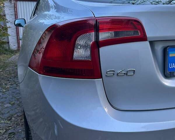 Серый Вольво С60, объемом двигателя 1.98 л и пробегом 204 тыс. км за 10300 $, фото 4 на Automoto.ua
