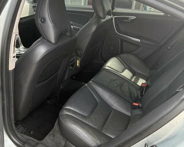 Серый Вольво С60, объемом двигателя 2.95 л и пробегом 223 тыс. км за 10800 $, фото 21 на Automoto.ua