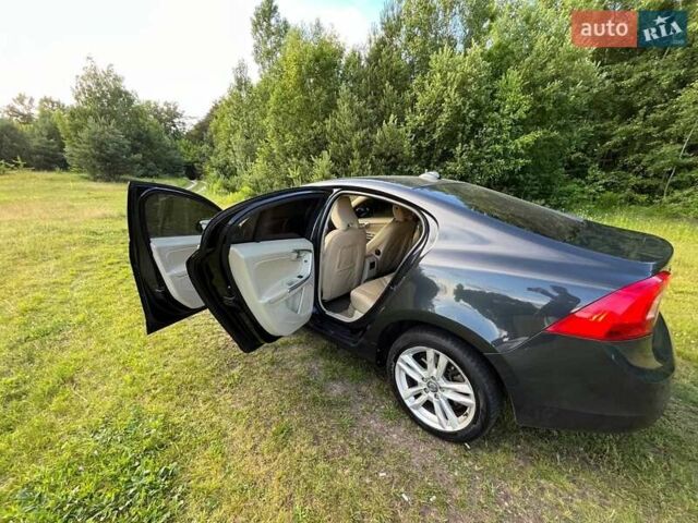 Серый Вольво С60, объемом двигателя 1.6 л и пробегом 176 тыс. км за 12700 $, фото 9 на Automoto.ua