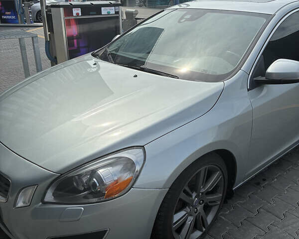 Серый Вольво С60, объемом двигателя 2.95 л и пробегом 223 тыс. км за 10800 $, фото 10 на Automoto.ua