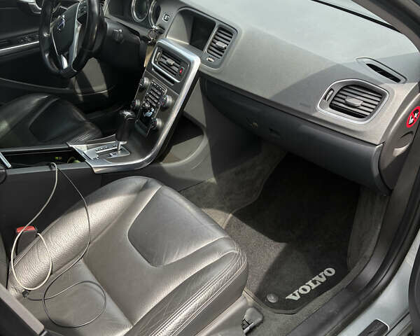 Серый Вольво С60, объемом двигателя 2.95 л и пробегом 223 тыс. км за 10800 $, фото 23 на Automoto.ua