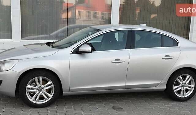 Серый Вольво С60, объемом двигателя 1.98 л и пробегом 204 тыс. км за 10300 $, фото 1 на Automoto.ua