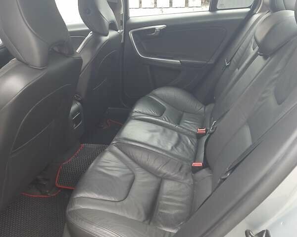 Серый Вольво С60, объемом двигателя 2.5 л и пробегом 325 тыс. км за 10750 $, фото 11 на Automoto.ua