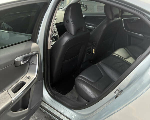 Серый Вольво С60, объемом двигателя 2.95 л и пробегом 223 тыс. км за 10800 $, фото 20 на Automoto.ua