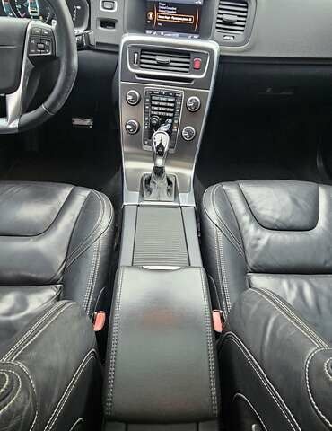 Серый Вольво С60, объемом двигателя 2.5 л и пробегом 139 тыс. км за 10400 $, фото 35 на Automoto.ua