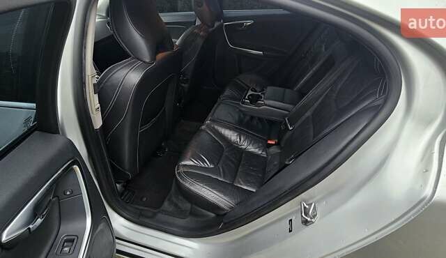 Серый Вольво С60, объемом двигателя 2.5 л и пробегом 139 тыс. км за 10400 $, фото 31 на Automoto.ua