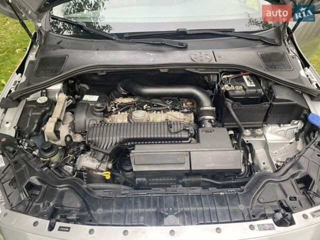 Серый Вольво С60, объемом двигателя 2.52 л и пробегом 285 тыс. км за 8850 $, фото 21 на Automoto.ua