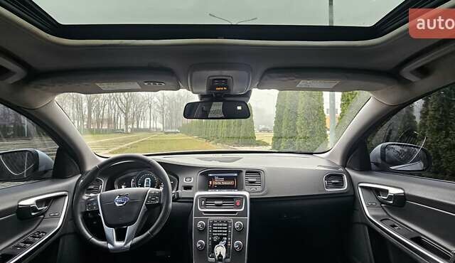 Серый Вольво С60, объемом двигателя 2.5 л и пробегом 139 тыс. км за 10400 $, фото 14 на Automoto.ua