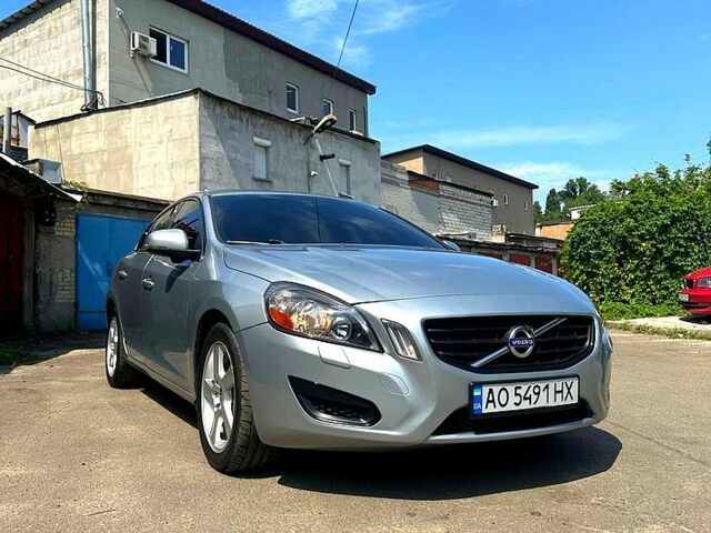 Серый Вольво С60, объемом двигателя 2.5 л и пробегом 0 тыс. км за 9800 $, фото 5 на Automoto.ua